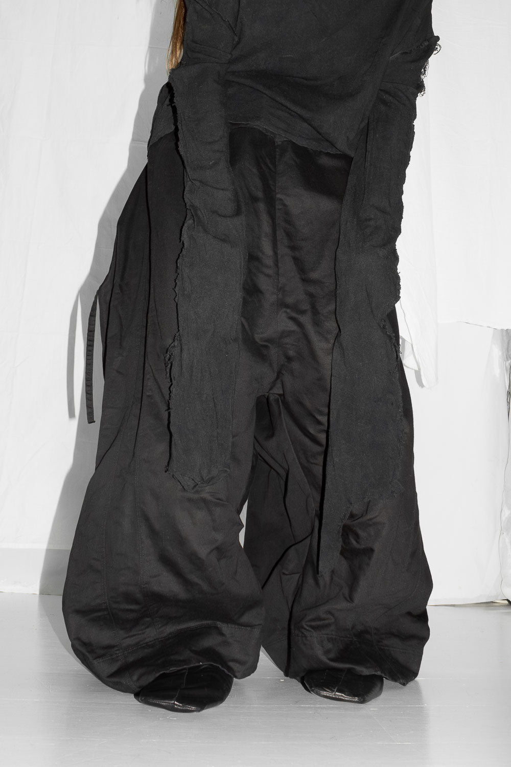 Enormous Trousers Crisp - NELLY JOHANSSON