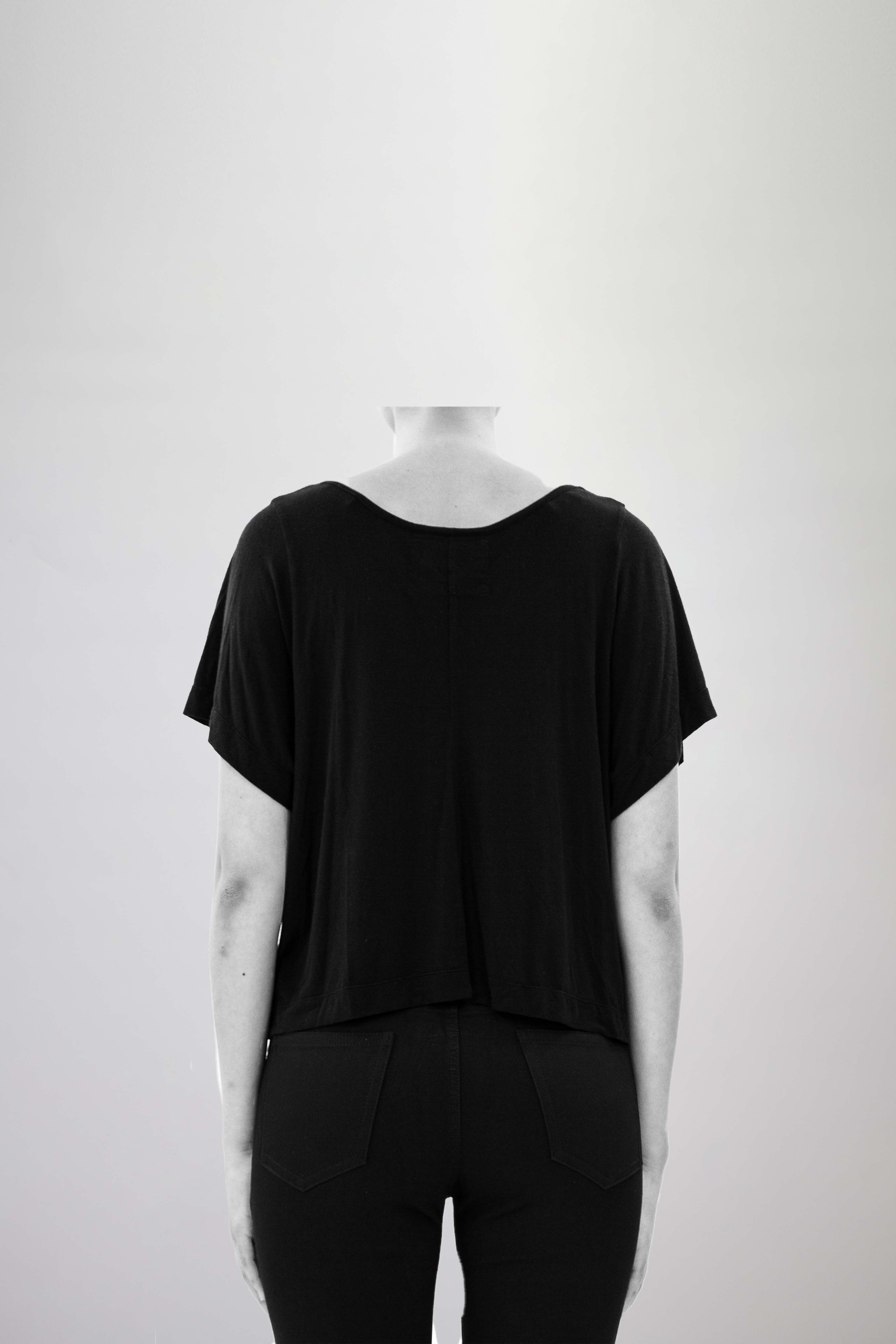 Deep Round Neck T-Shirt - NELLY JOHANSSON