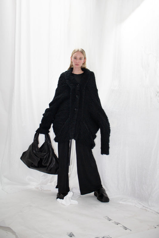 NELLY JOHANSSON 2023–24 collection: oversized black jacket, wide trousers and black bag 13