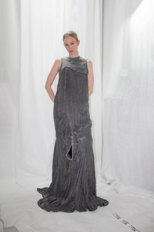 NELLY JOHANSSON 2023–24 collection: grey satin sleeveless gown with draped detail 44