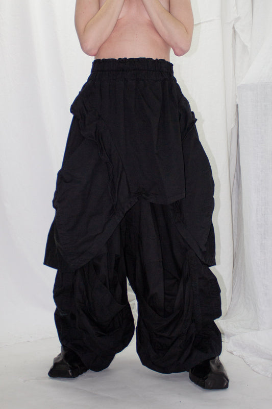 NELLY JOHANSSON 2023–24 collection: wide black balloon trousers, detail 53