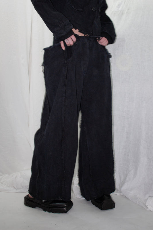 NELLY JOHANSSON 2023–24 collection: wide black trousers with a black jacket 60