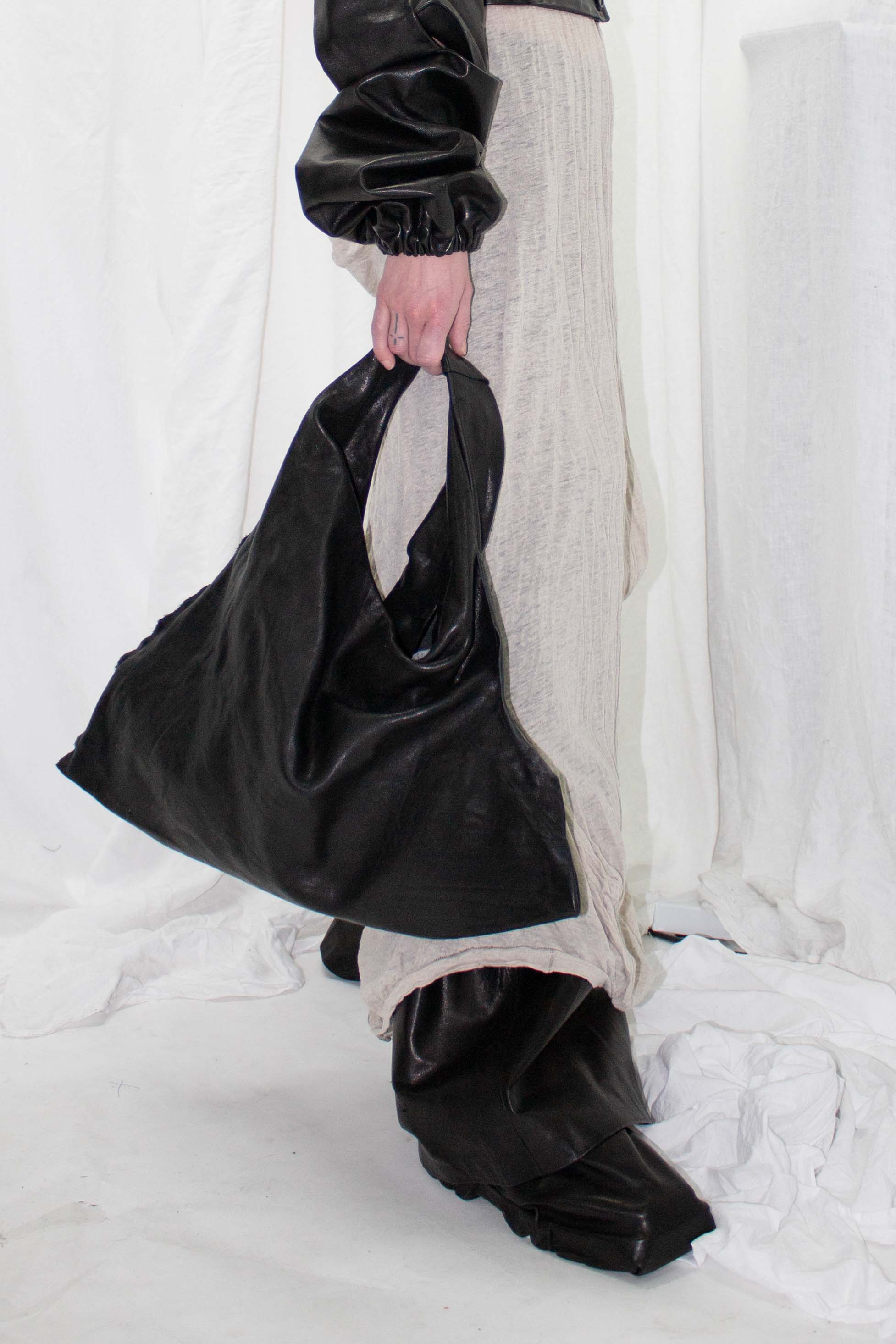 TRIANGULAR HOBO BAG - NELLY JOHANSSON